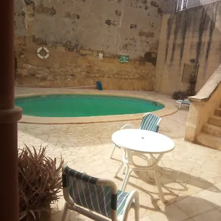 ゲストハウス Balluta 3*