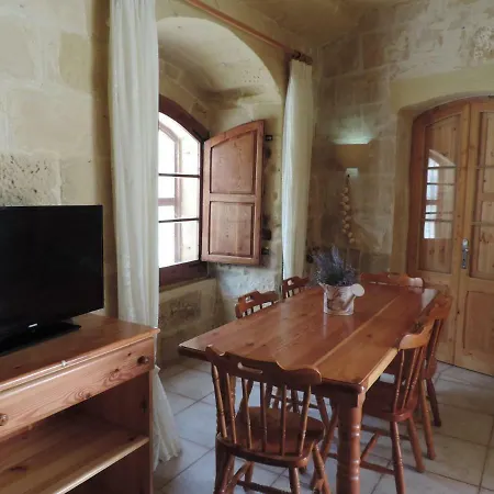 ゲストハウス Balluta 3*