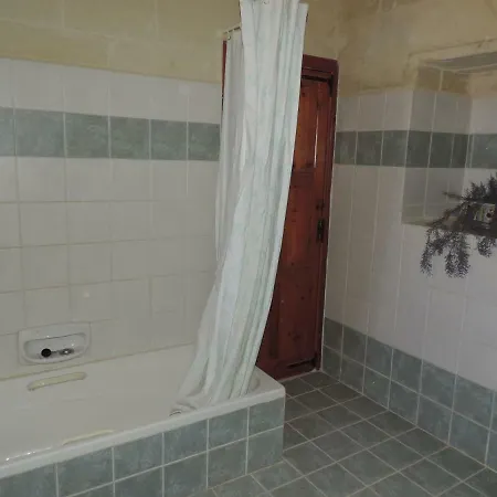 ゲストハウス Balluta 3*