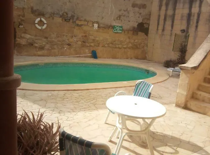 Guest house Balluta 3*